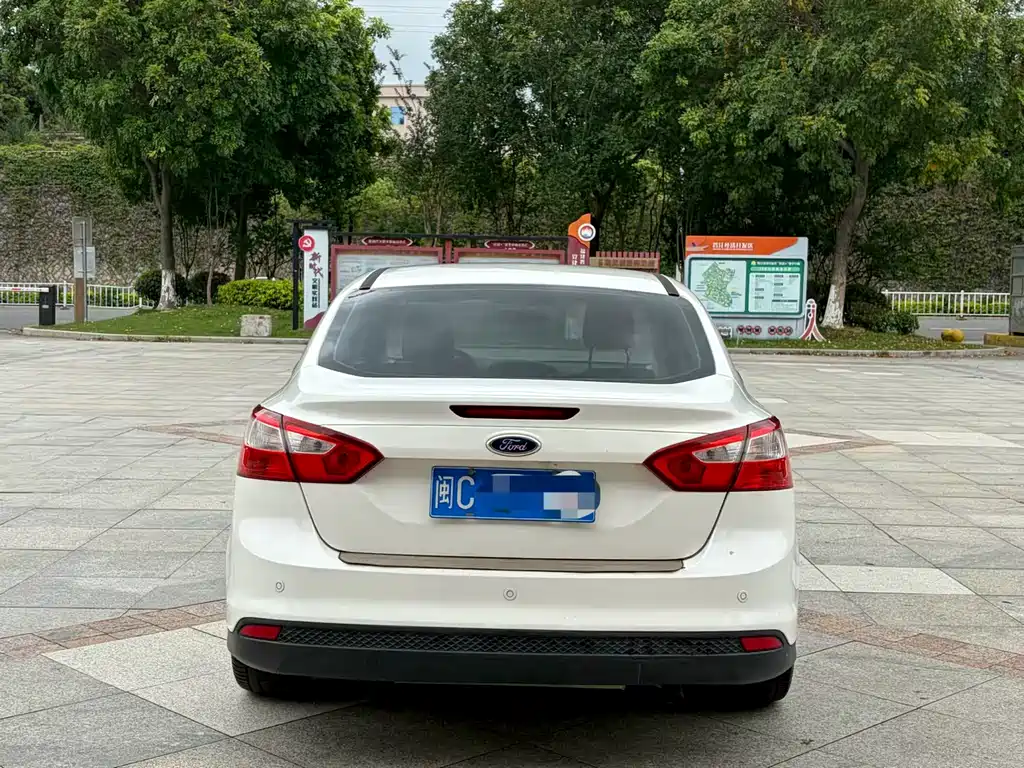 Ford Focus 2012 1.6L AT