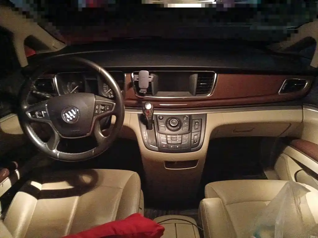 Buick GL8 — миниатюра 5