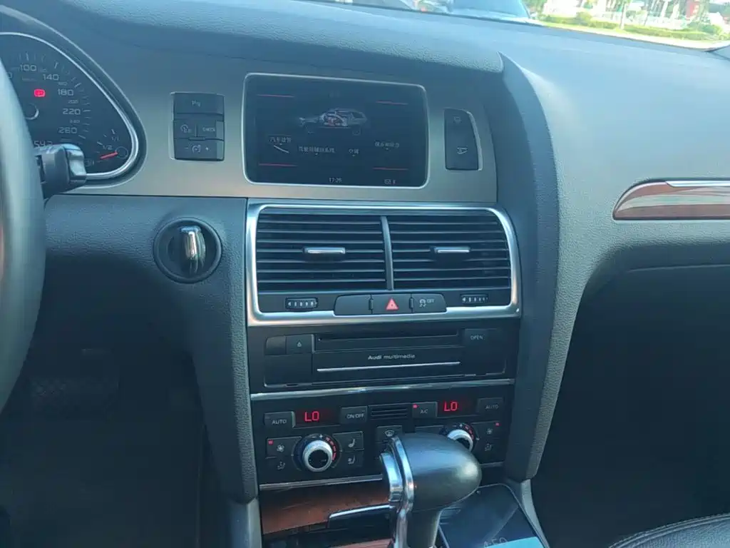 Audi Q7 — миниатюра 13