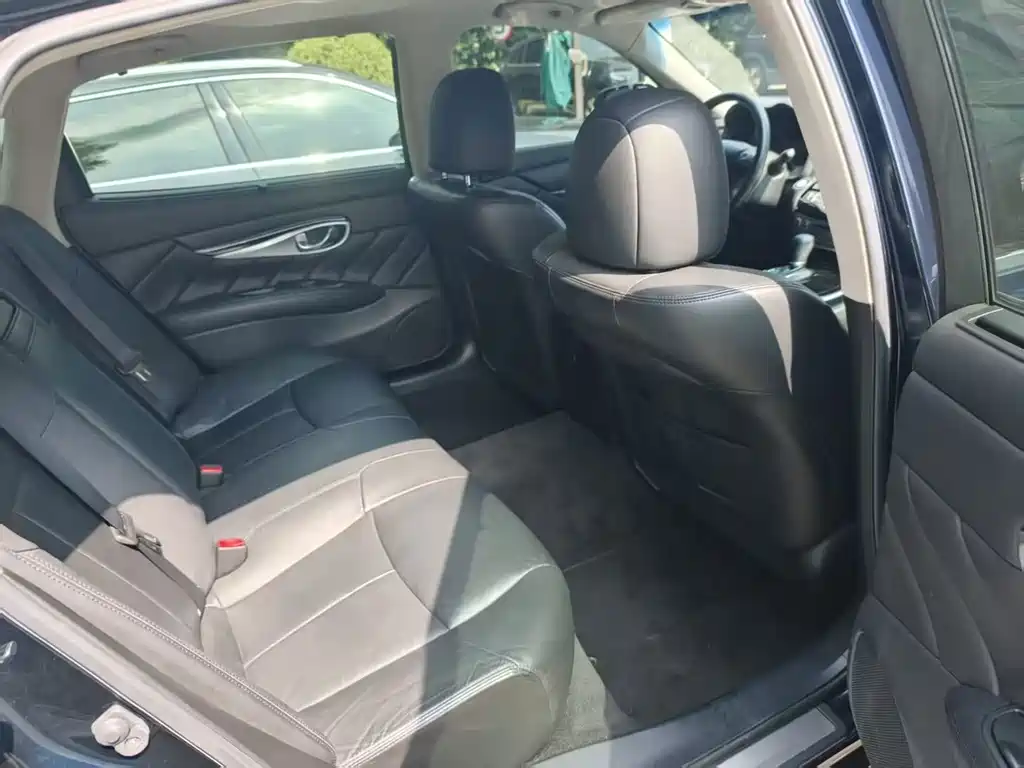 Infiniti Q70 — миниатюра 4
