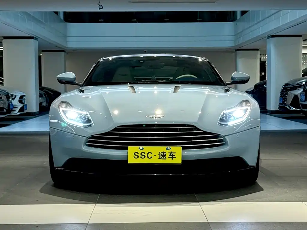 Aston Martin DB11 — миниатюра 2