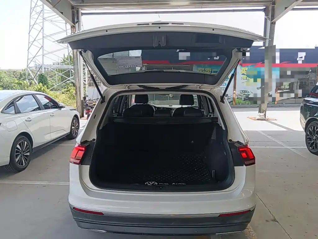 Volkswagen Tiguan L — миниатюра 19