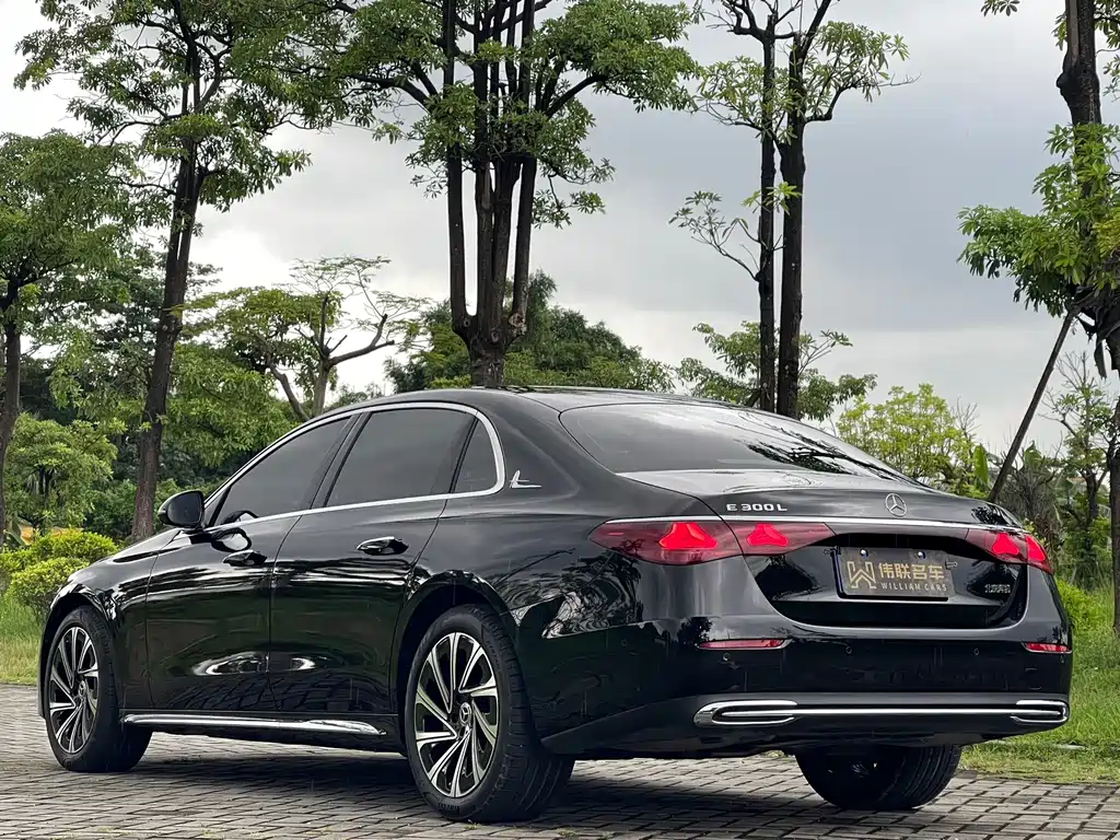 Mercedes-Benz E-Class — миниатюра 4