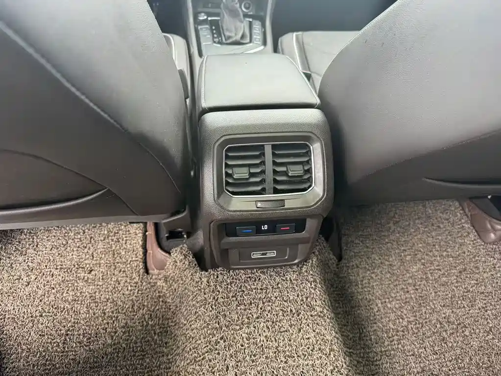 Volkswagen Tiguan L — миниатюра 20