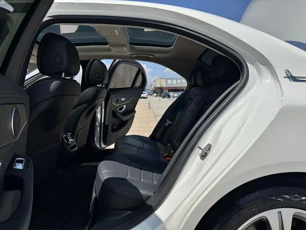 Mercedes-Benz C-Class — миниатюра 16