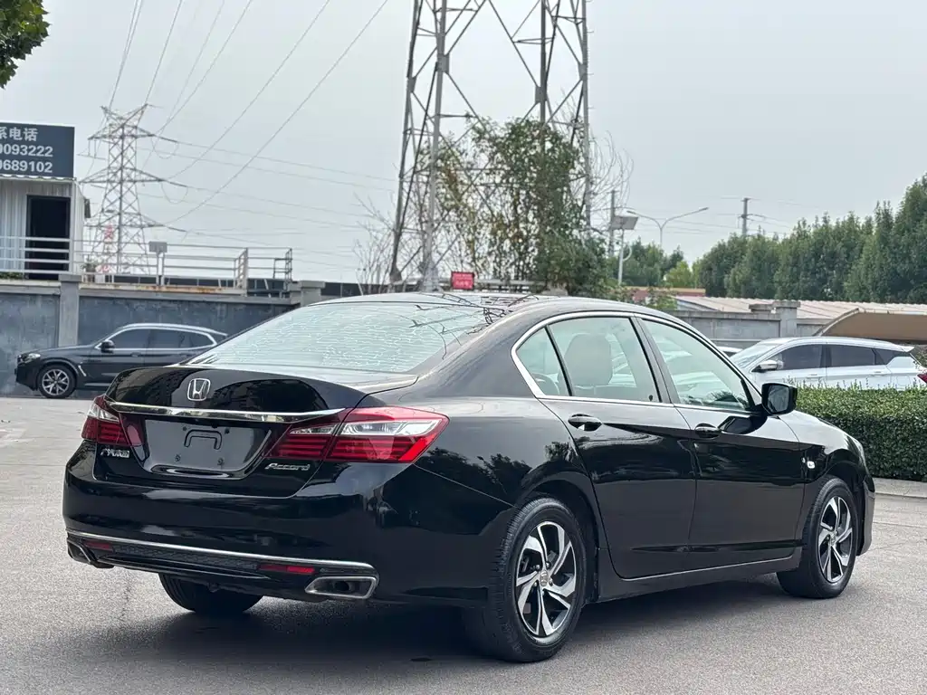 Honda Accord — миниатюра 9