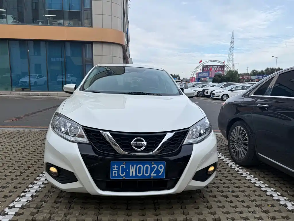 Nissan Tiida — миниатюра 2
