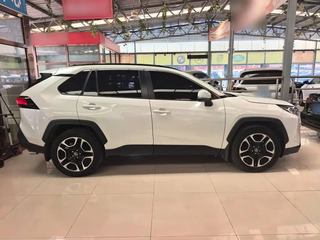 Toyota RAV4 — миниатюра 7