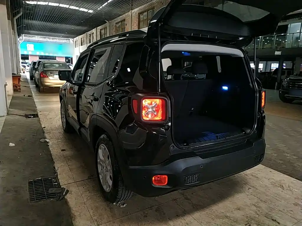 Jeep Renegade — миниатюра 5