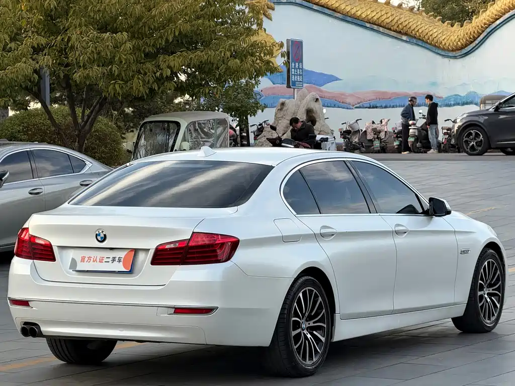 BMW 5 Series — миниатюра 6