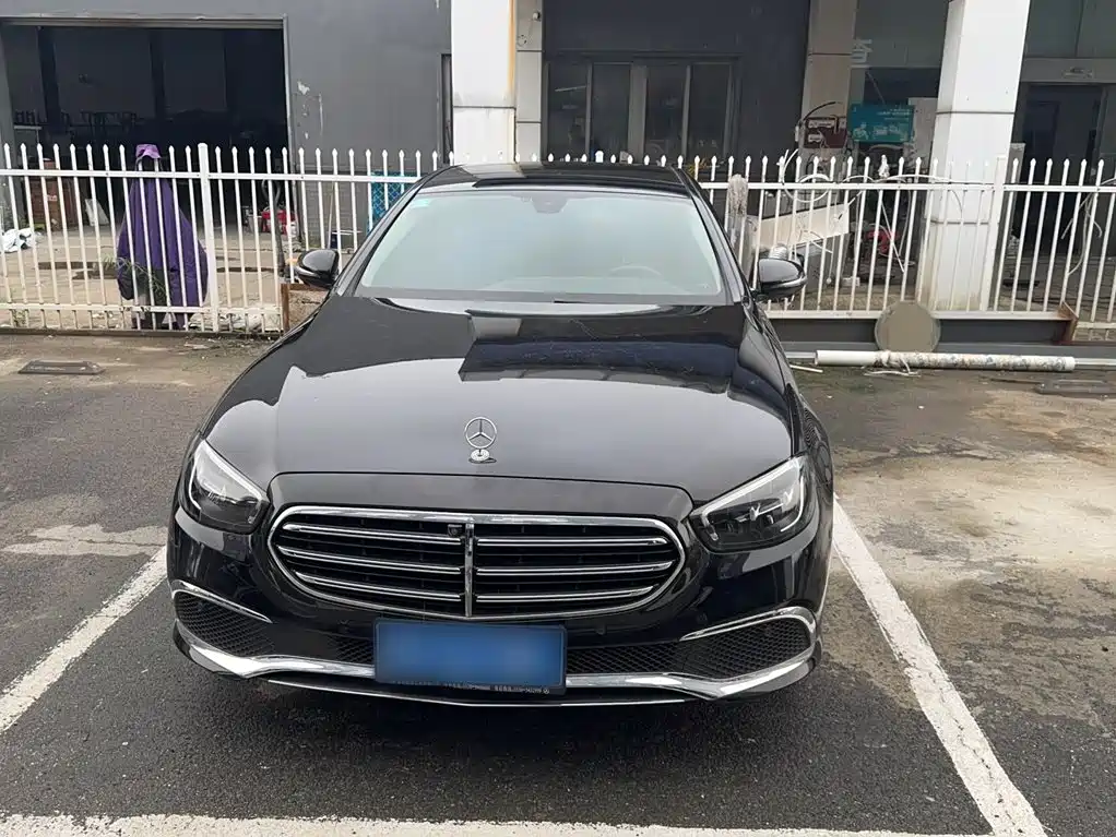 Mercedes-Benz E-Class — миниатюра 5