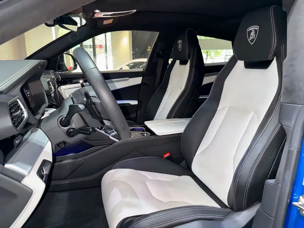 Lamborghini Urus — миниатюра 16