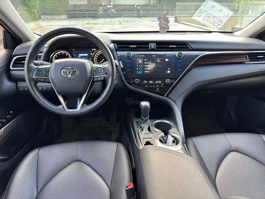 Toyota Camry — миниатюра 6