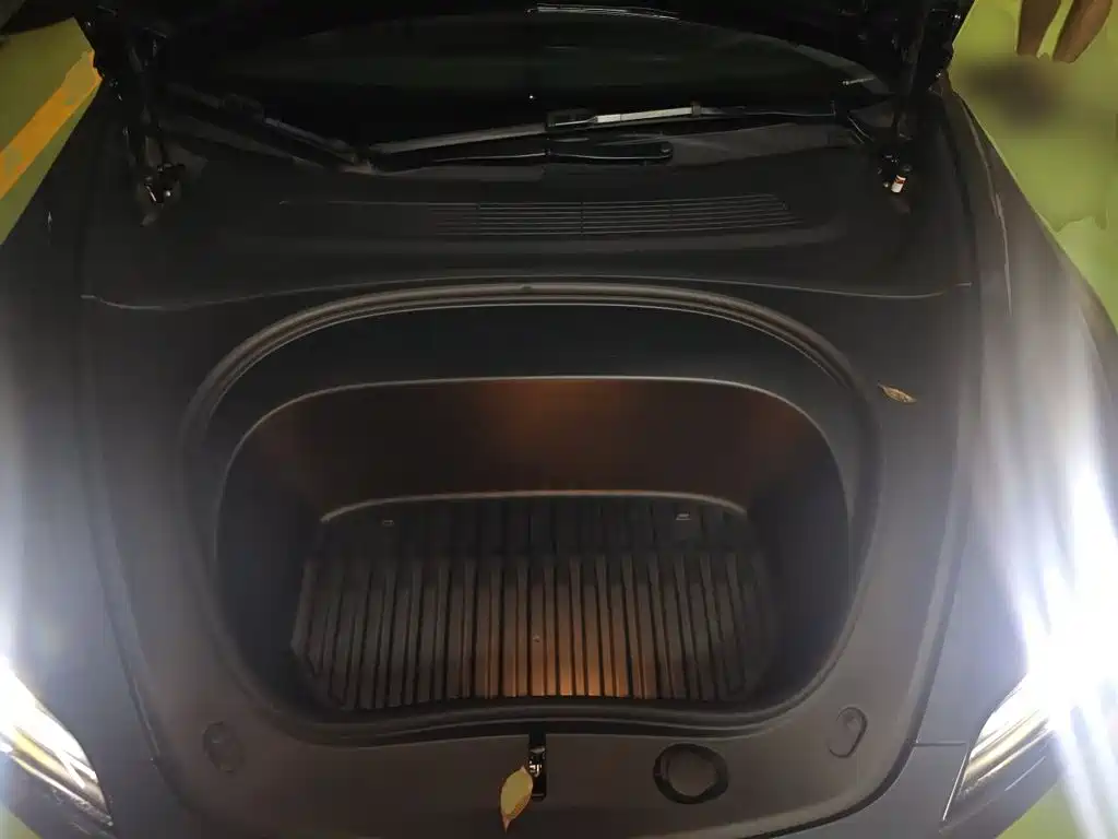 Tesla Model 3 — миниатюра 17