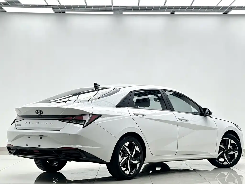 Hyundai Elantra — миниатюра 3