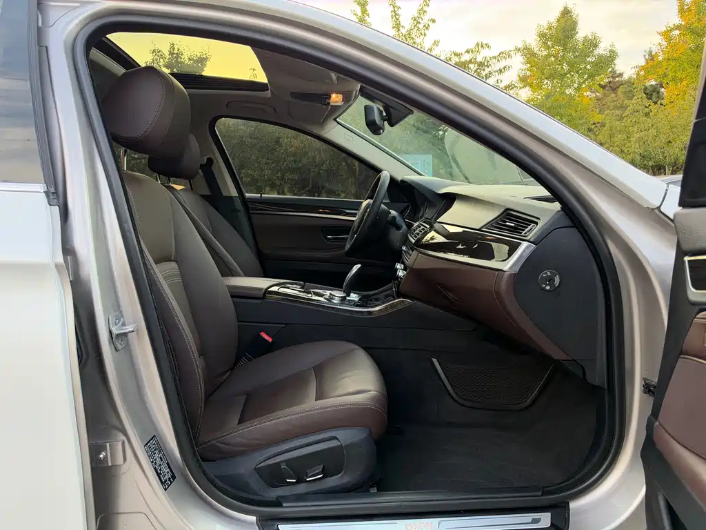 BMW 5 Series — миниатюра 21