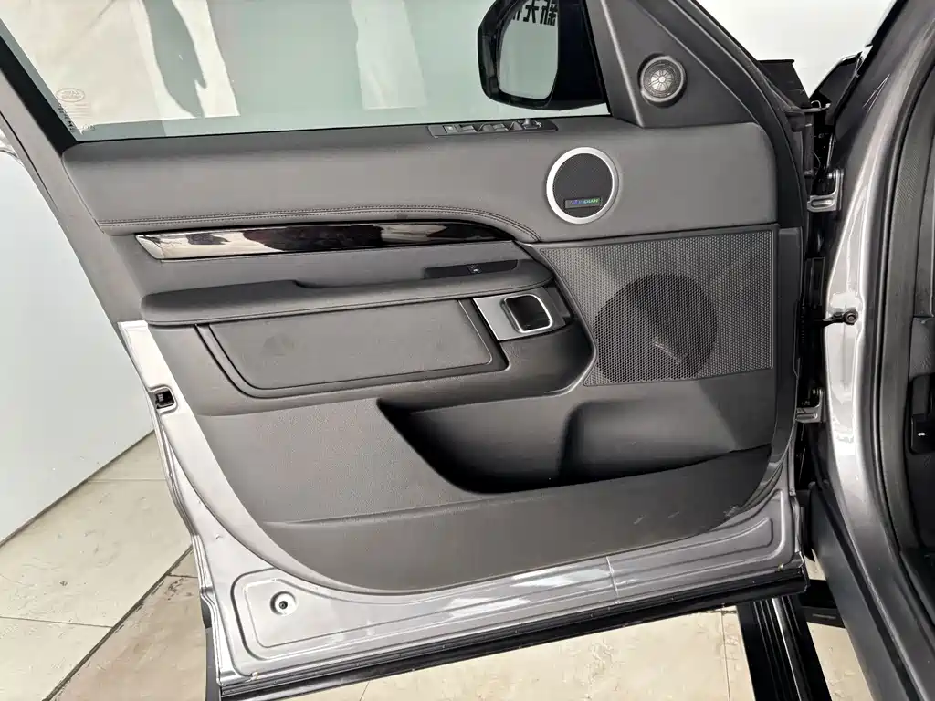 Land Rover Discovery — миниатюра 8