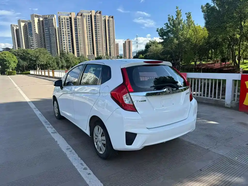 Honda Fit — миниатюра 9