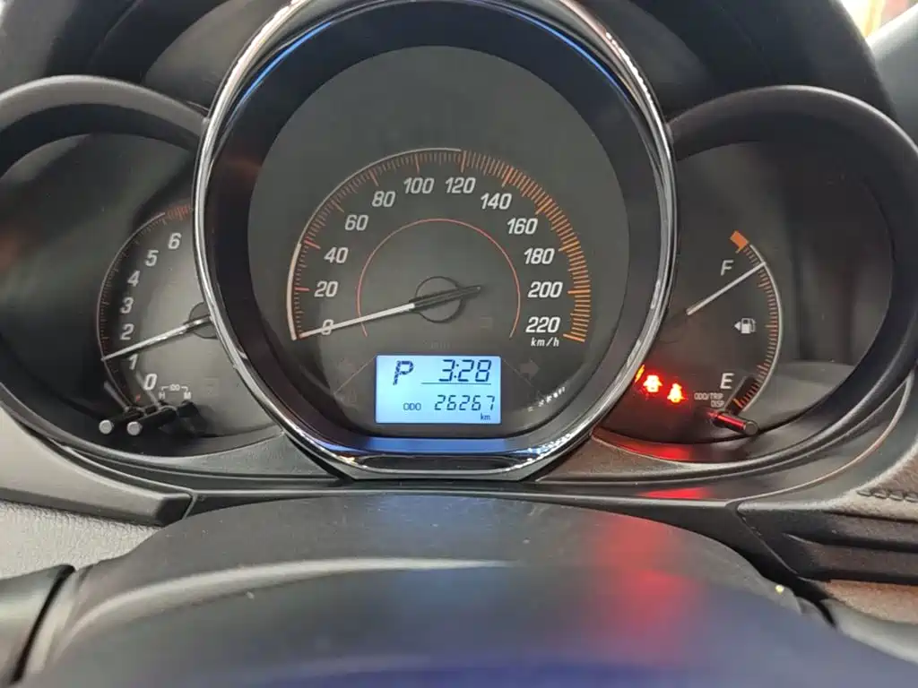 Toyota Yaris L — миниатюра 12