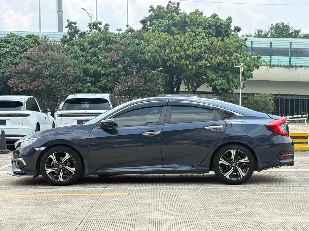 Honda Civic 2016 220TURBO CVT