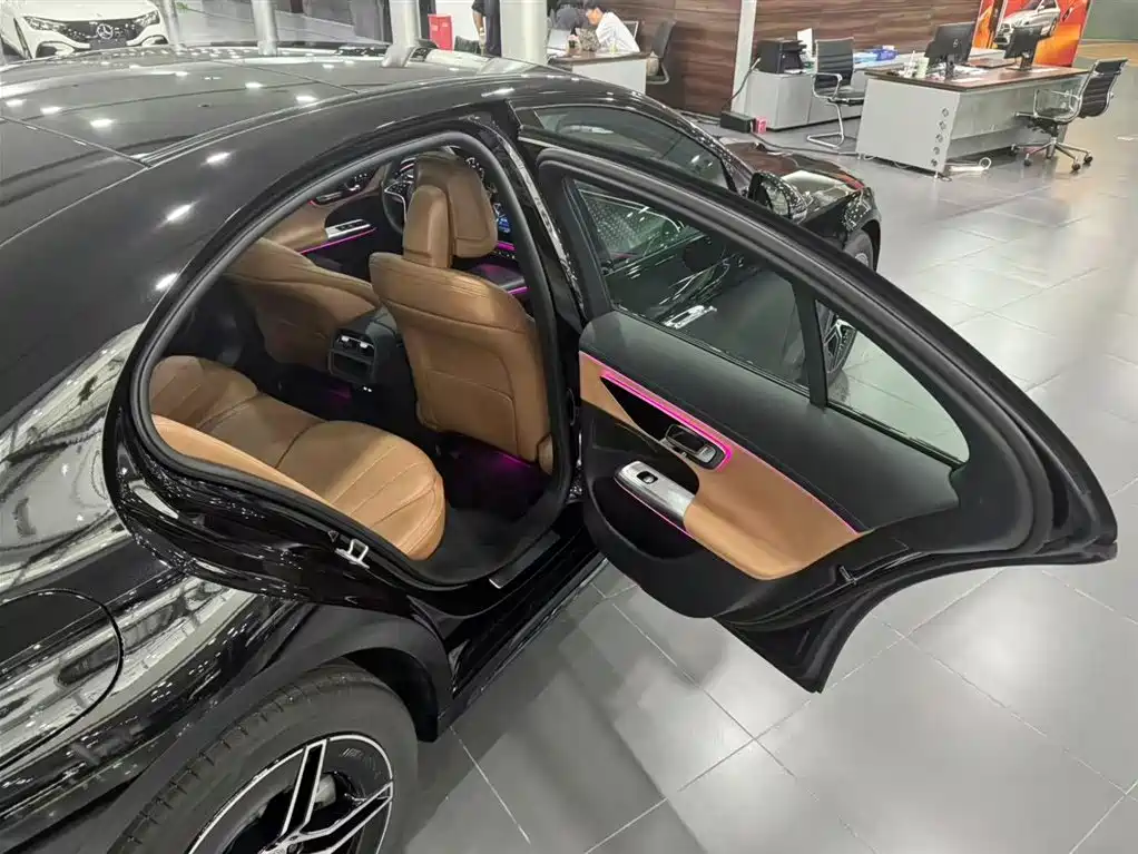 Mercedes-Benz E-Class (Import) — миниатюра 18