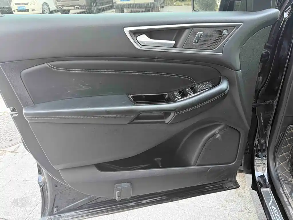Ford Edge — миниатюра 7