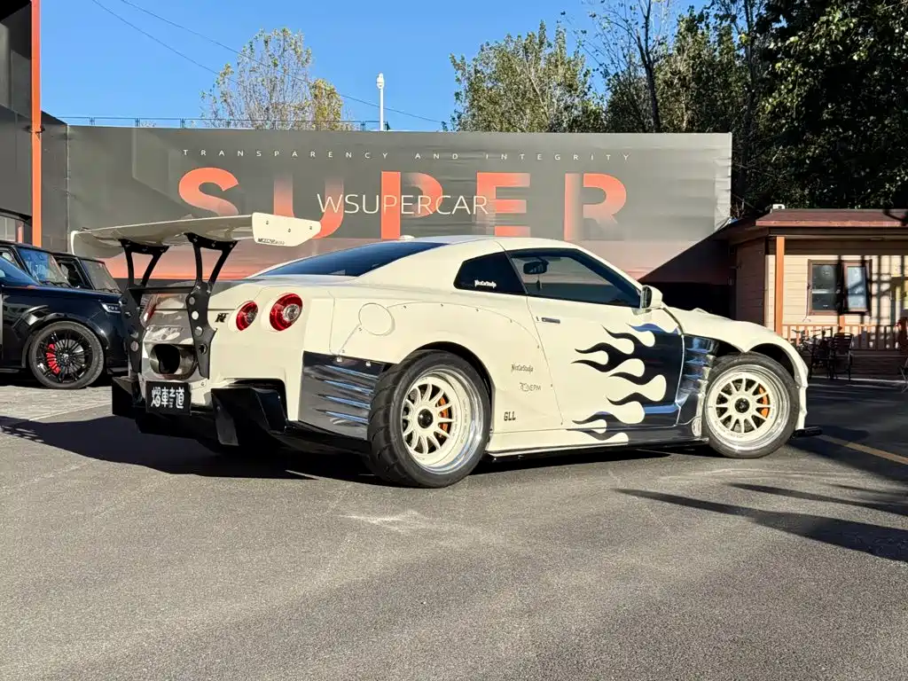 Nissan GT-R — миниатюра 3