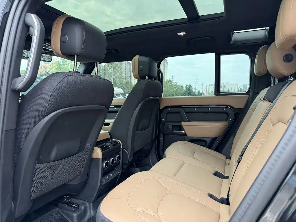 Land Rover Defender — миниатюра 7