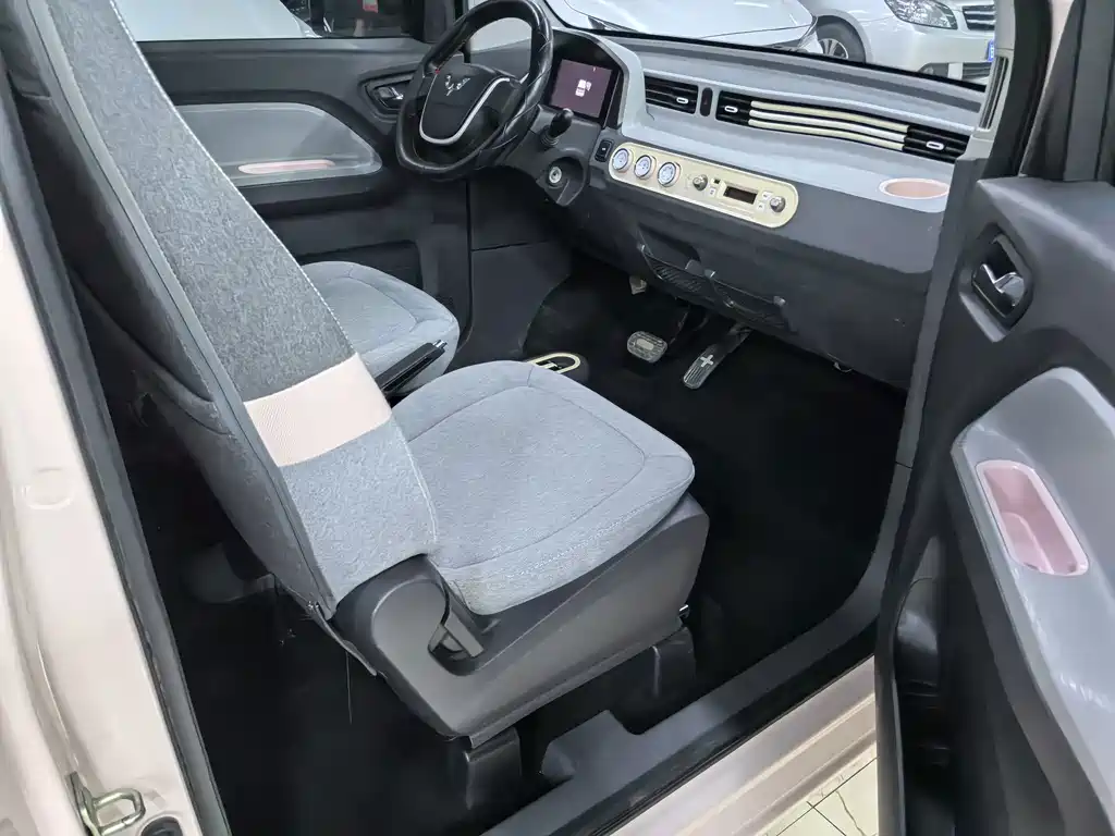 Wuling MINIEV — миниатюра 10