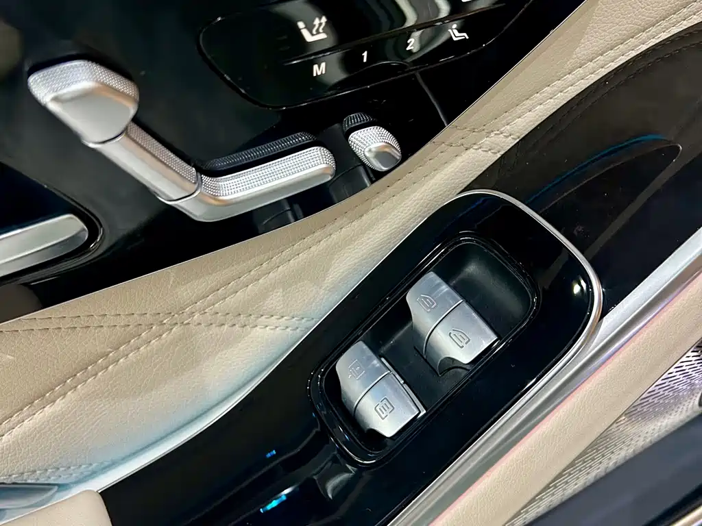 Mercedes-Benz S-Class — миниатюра 23