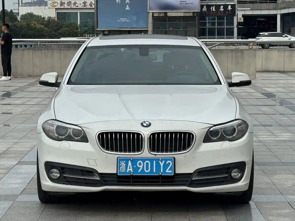 BMW 5 Series — миниатюра 2