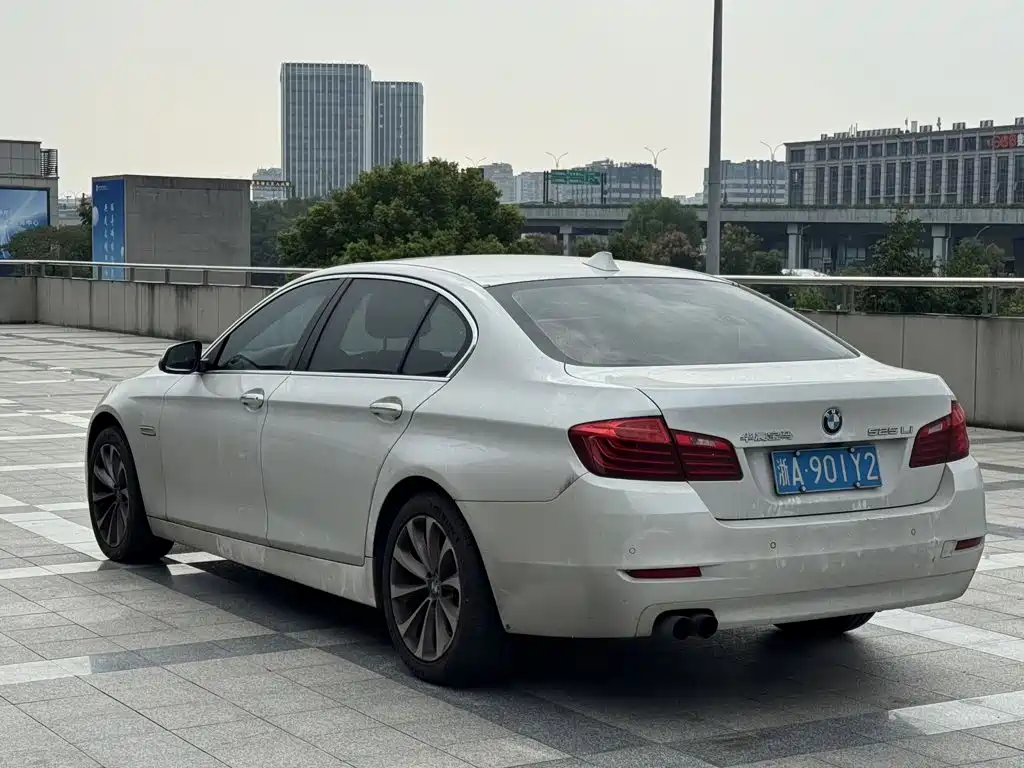 BMW 5 Series — миниатюра 5