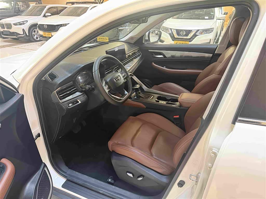 Geely Emgrand X6 1.4 л 2022 г. Белый, пробег 22599 км