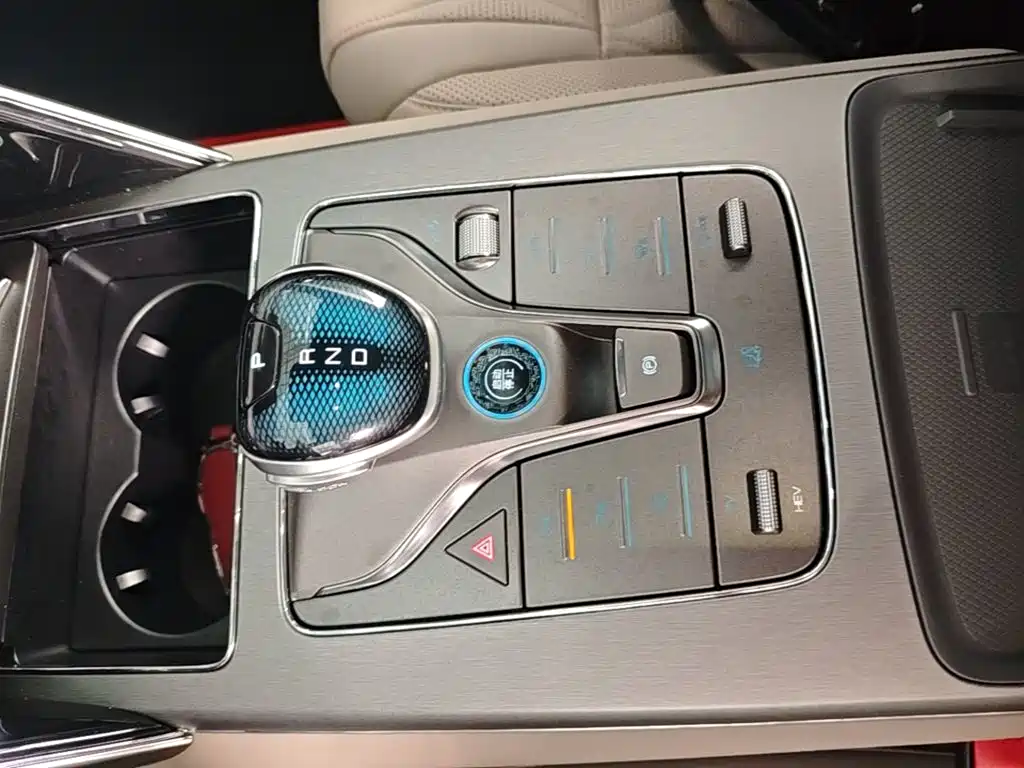 BYD Tang New Energy — миниатюра 14
