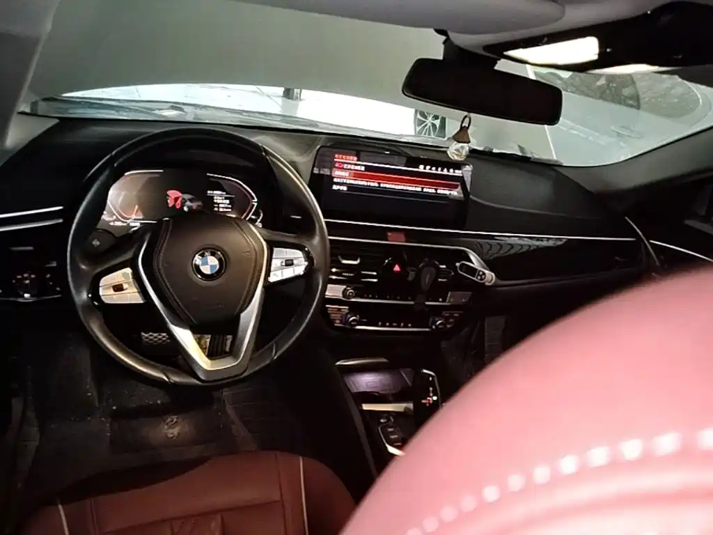 BMW 5 Series — миниатюра 10