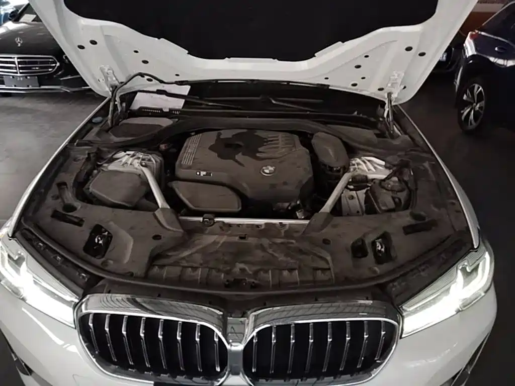 BMW 5 Series — миниатюра 20