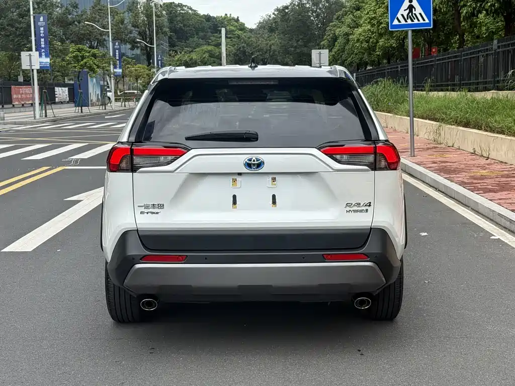 Toyota RAV4 2022 2.5L E-CVT Elite Plus