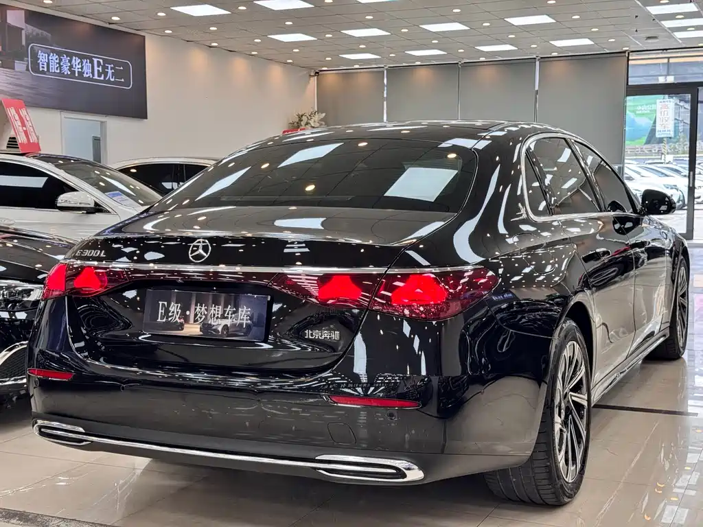 Mercedes-Benz E-Class — миниатюра 5