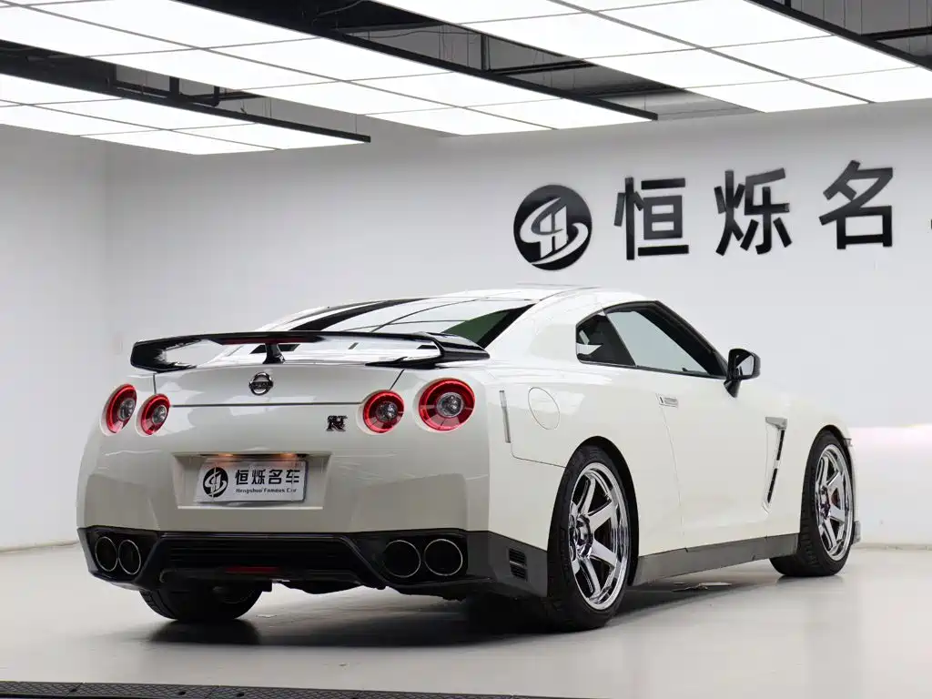 Nissan GT-R — миниатюра 20