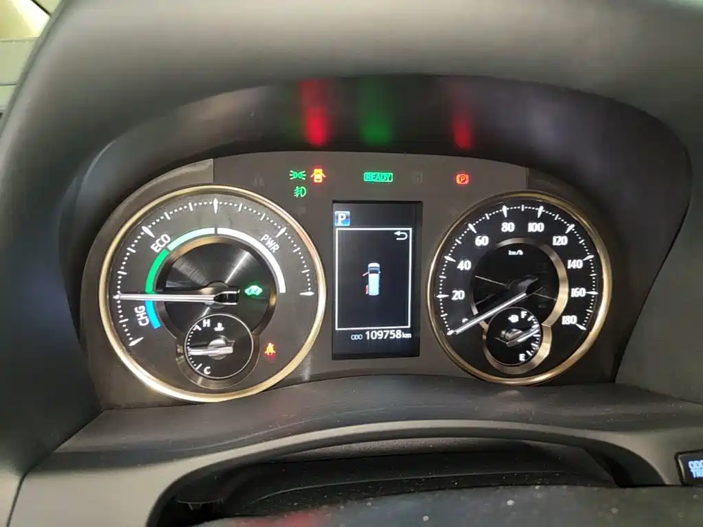 Toyota Alphard — миниатюра 12