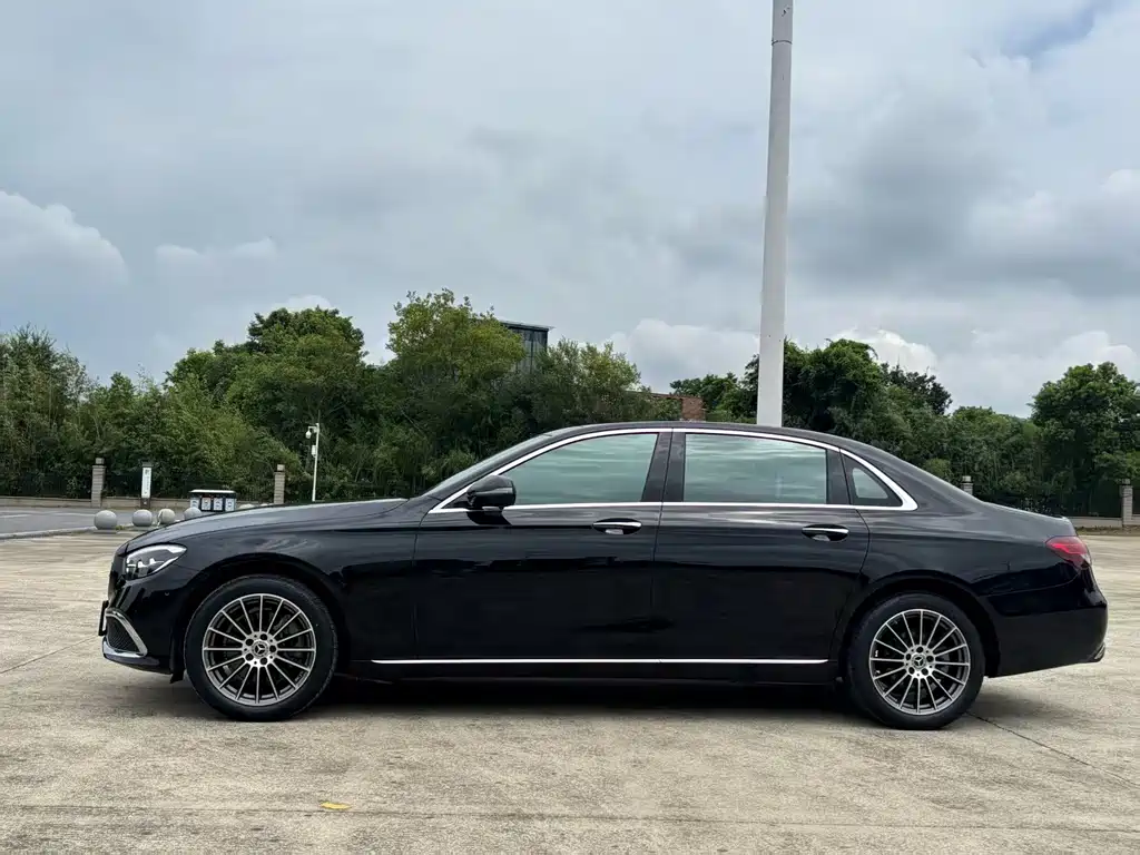 Mercedes-Benz E-Class — миниатюра 7