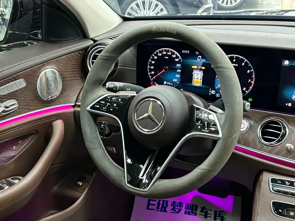 Mercedes-Benz E-Class — миниатюра 13