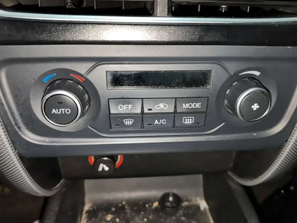Bestune B30EV — миниатюра 13