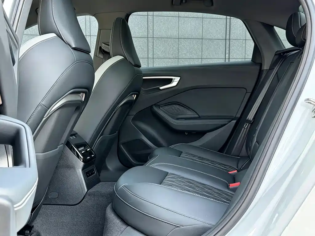 Audi A5L — миниатюра 11