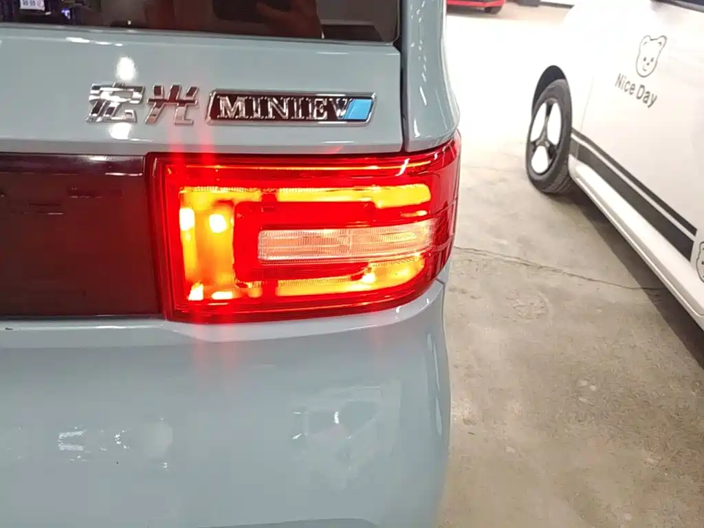 Wuling MINIEV — миниатюра 8