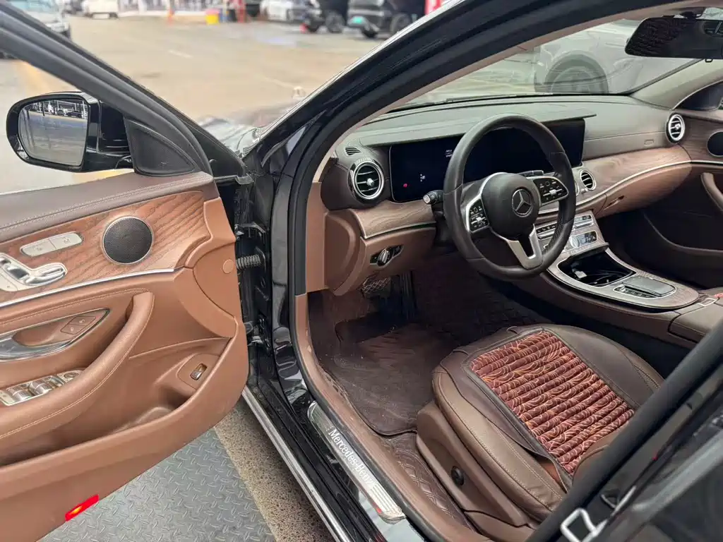 Mercedes-Benz E-Class — миниатюра 6