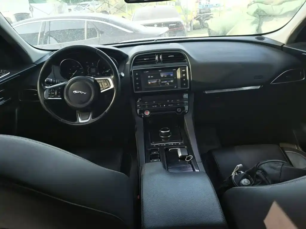 Jaguar F-PACE — миниатюра 10