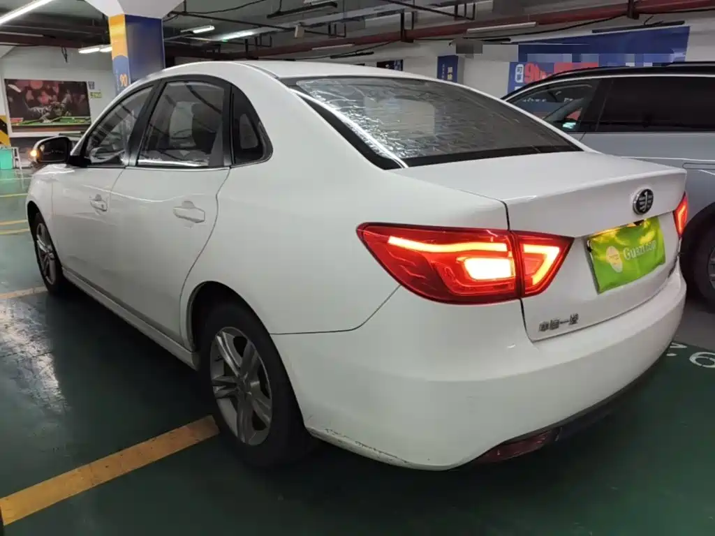 Bestune B30EV — миниатюра 5