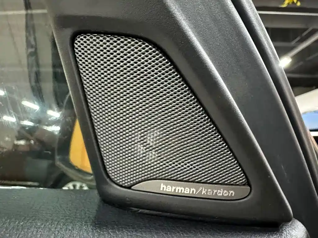 BMW 5 Series — миниатюра 13