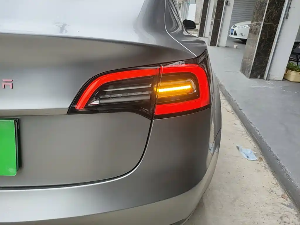 Tesla Model 3 — миниатюра 8